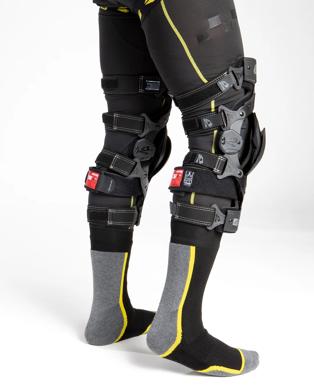 Axis Sport 2025 Knee Brace - Image 4
