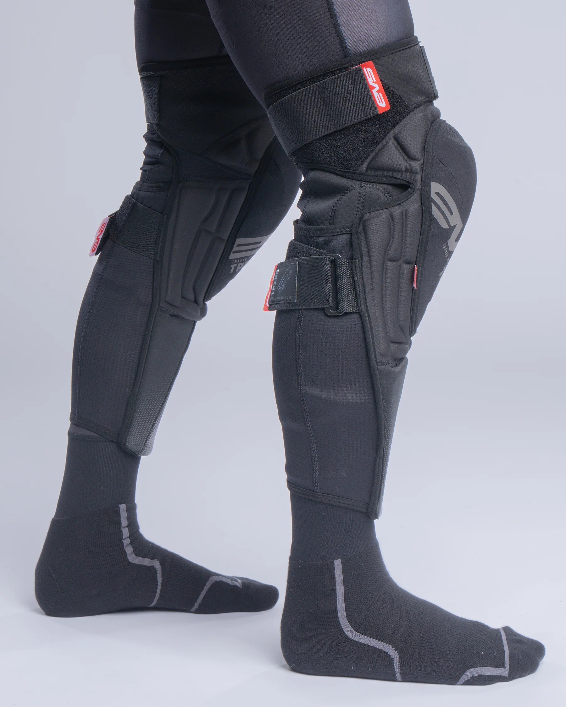 TP199 Blackout Knee Guard - Image 3