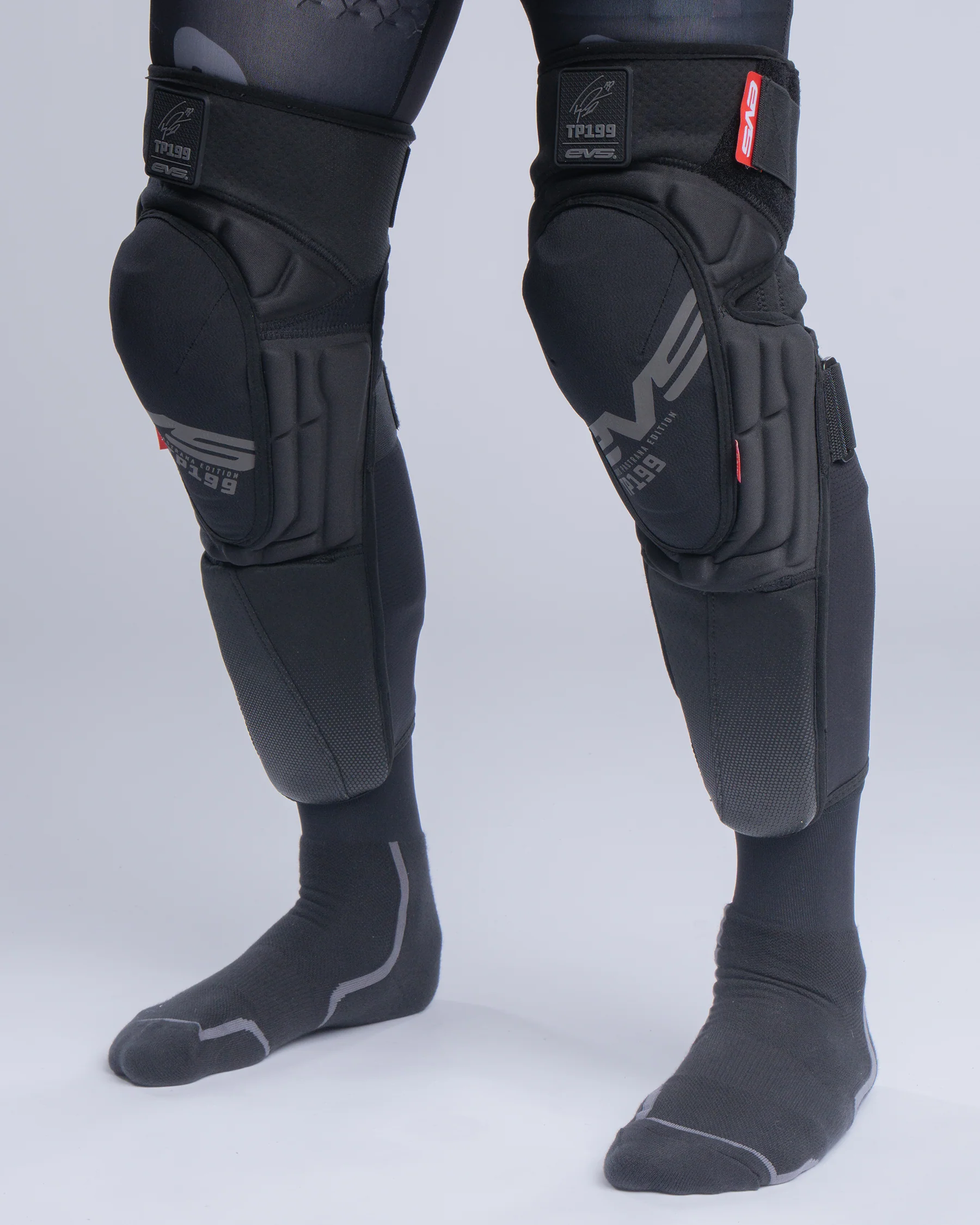TP199 Blackout Knee Guard - Image 4