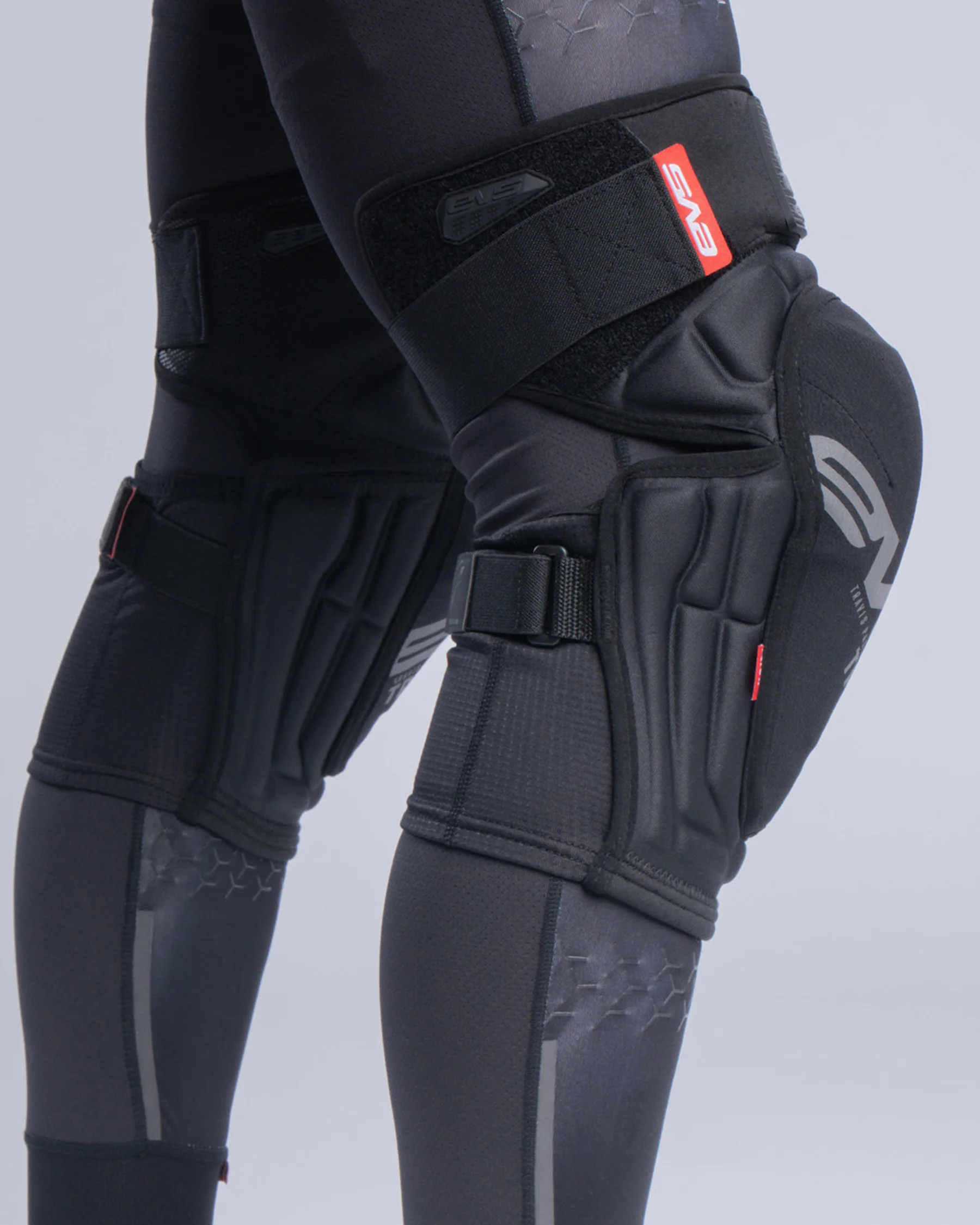 TP199 Lite Blackout Knee Guard - Image 3
