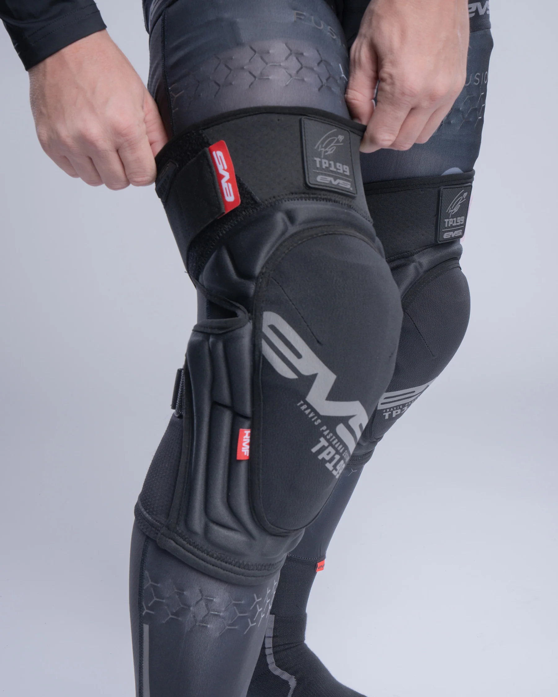 TP199 Lite Blackout Knee Guard - Image 4
