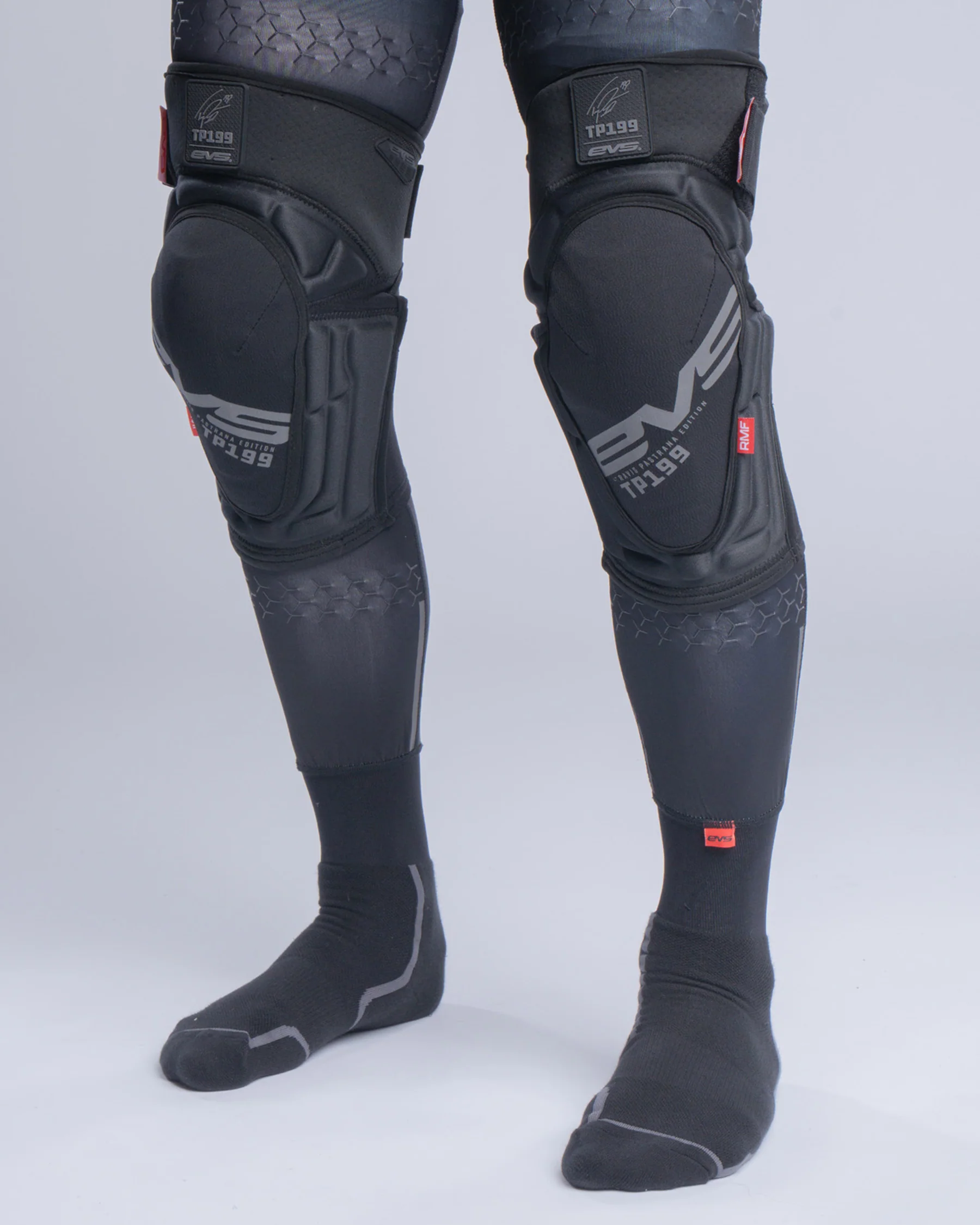 TP199 Lite Blackout Knee Guard - Image 5